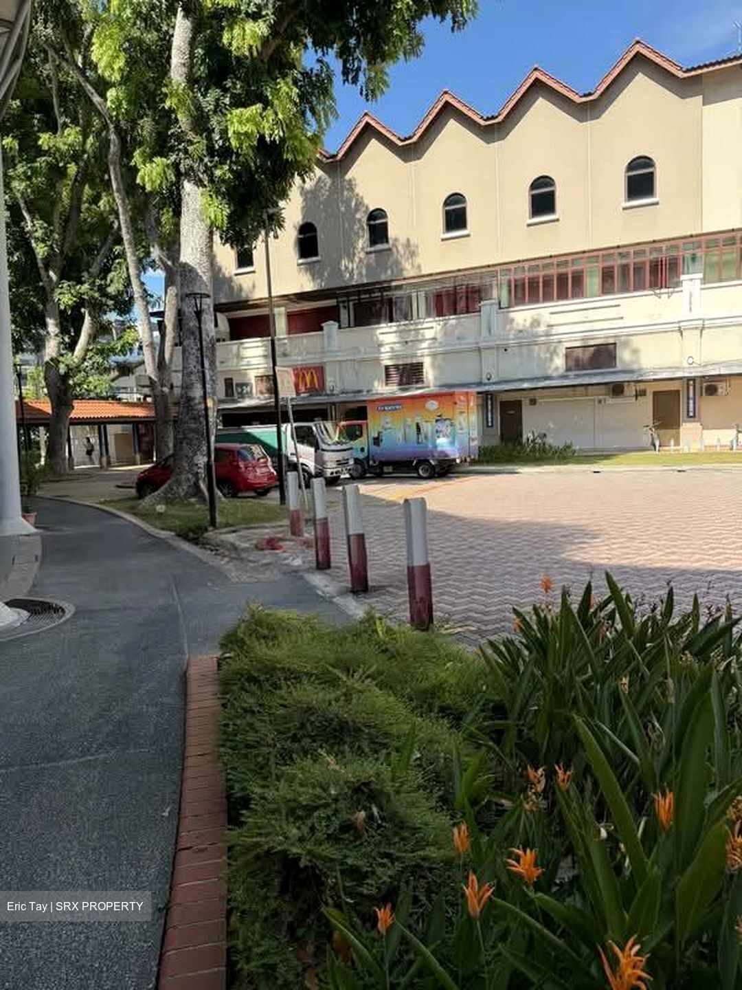 Elias Mall (D18), Retail #543707691